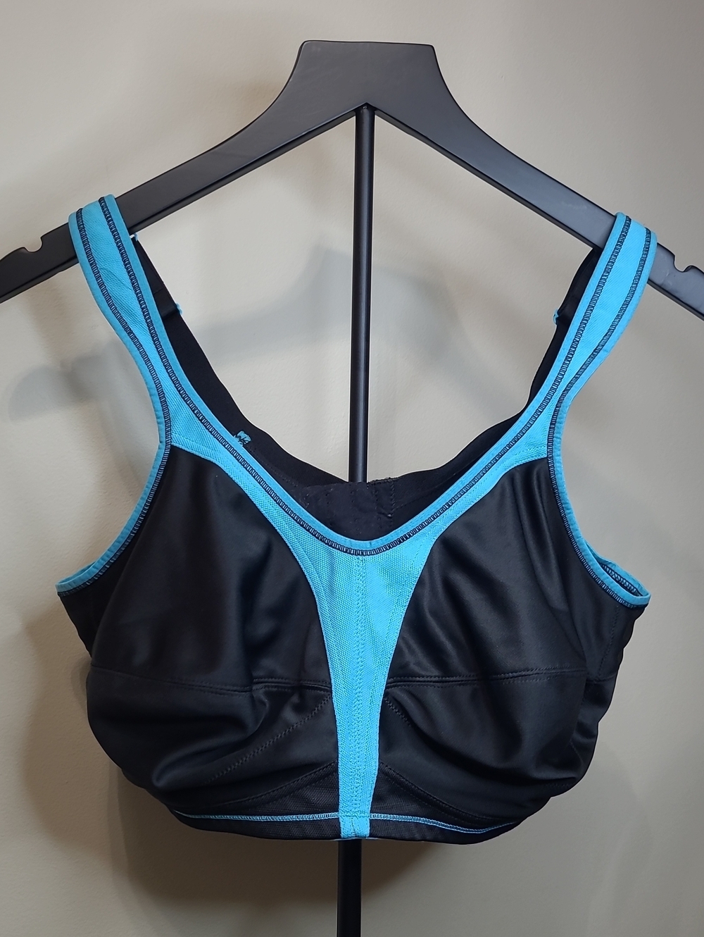 Freya Active Black & Teal Blue Wireless Sports Bra size 40FF